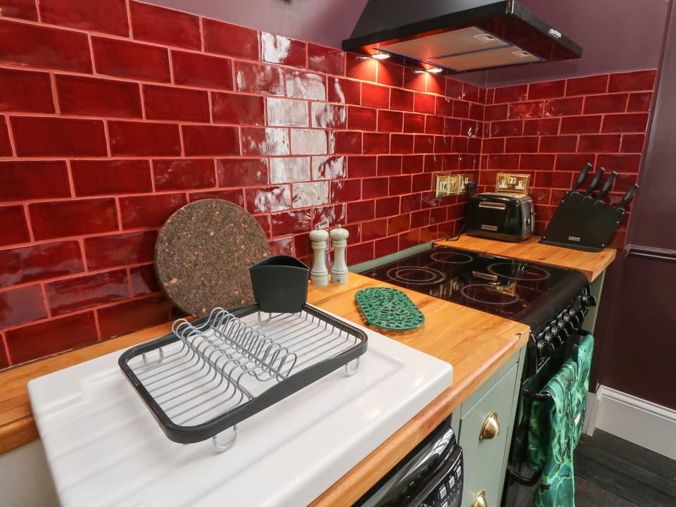 Cottage | Private kitchen | Fridge, microwave, dishwasher, electric kettle