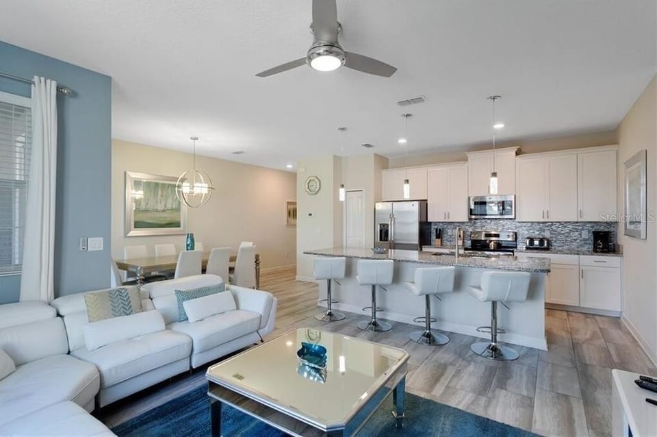 Townhome, 4 Bedrooms | Living room | Flat-screen TV