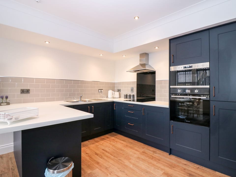 Cottage | Private kitchen | Fridge, electric kettle, cookware/dishes/utensils