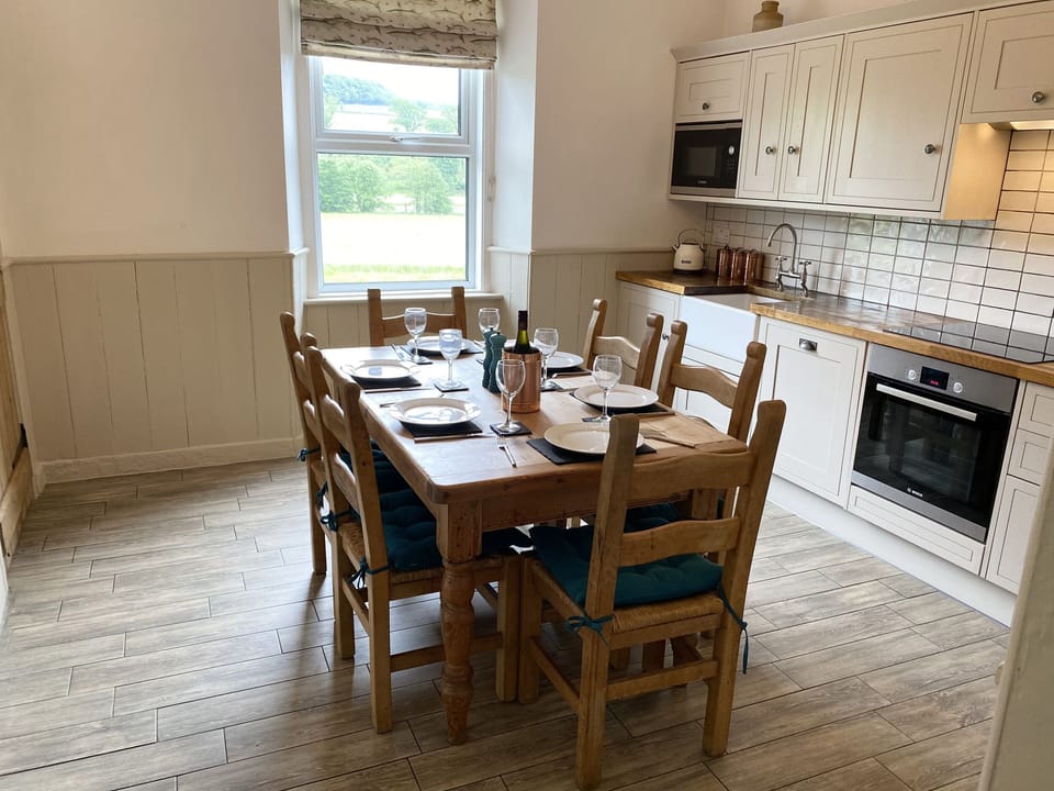Cottage | Dining