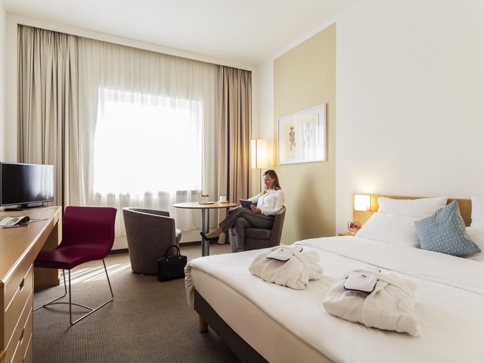Superior Room, 1 Queen Bed | Hypo-allergenic bedding, in-room safe, individually decorated, desk