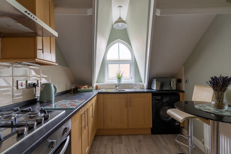 Apartment, Private Bathroom, Sea View (Stowaway's) | Shared kitchen