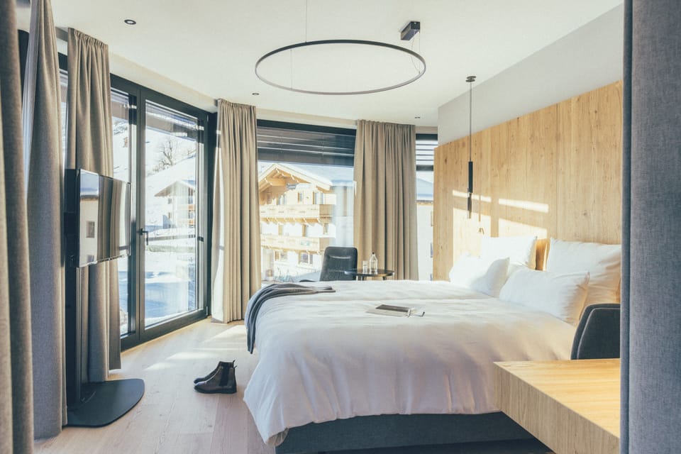 Junior Suite | In-room safe, soundproofing, free WiFi, bed sheets