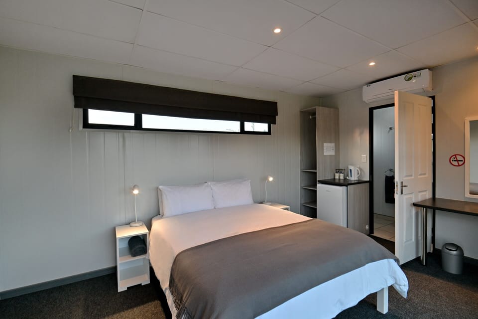 Double Room | Minibar, desk, laptop workspace, bed sheets
