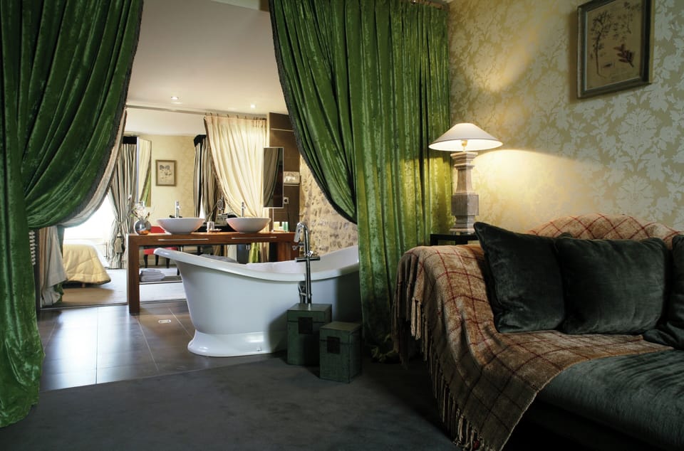 Suite (Prestige) | Minibar, in-room safe, individually decorated, desk