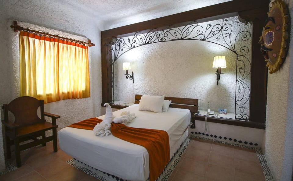 Standard Double Room, with 1 double bed, capacity for 1 or 2 people (Maximum two people) | Desk, bed sheets