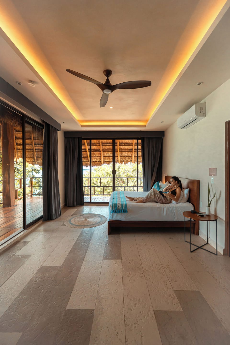 Deluxe King with Balcony Garden View | Premium bedding, pillowtop beds, minibar, blackout drapes