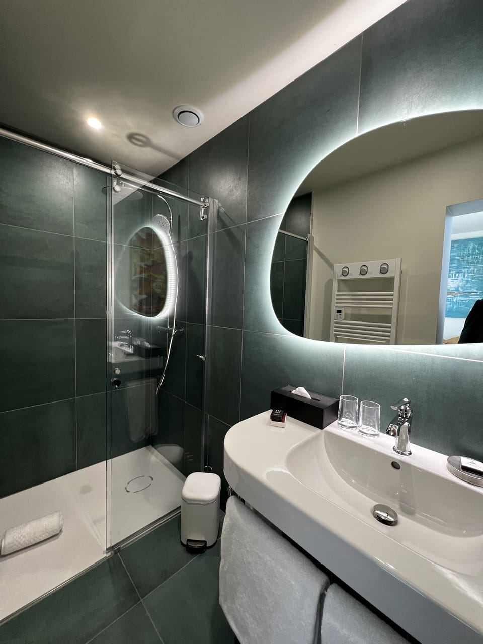 Standard Room, Seine | Bathroom | Eco-friendly toiletries, hair dryer, bathrobes, slippers