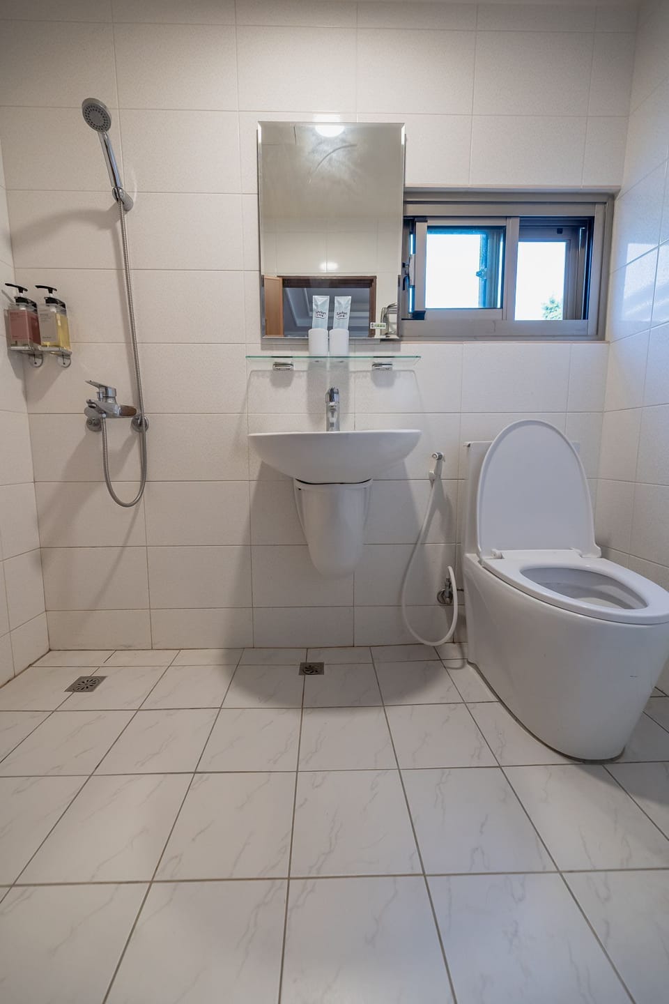 Superior Double Room | Bathroom | Shower, rainfall showerhead, free toiletries, hair dryer