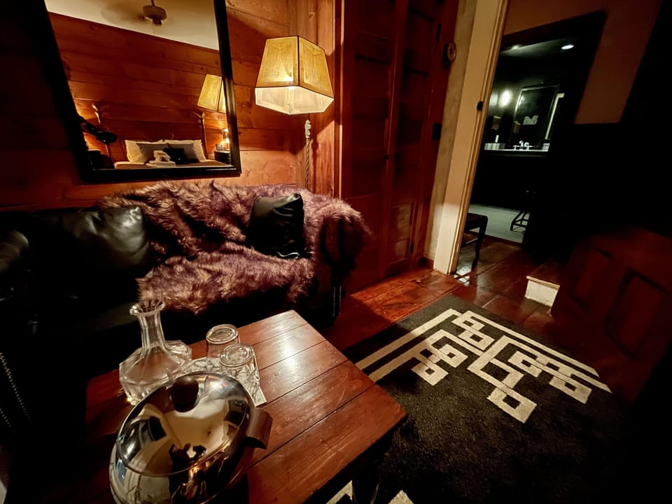 Signature Double Room, Men only | WiFi (free), individually decorated, individually furnished, bed sheets