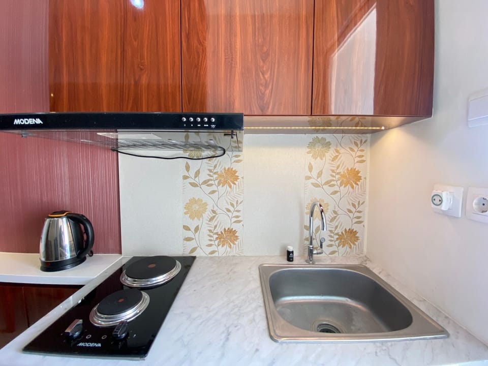 Room | Private kitchen | Fridge, stovetop, cookware/dishes/utensils