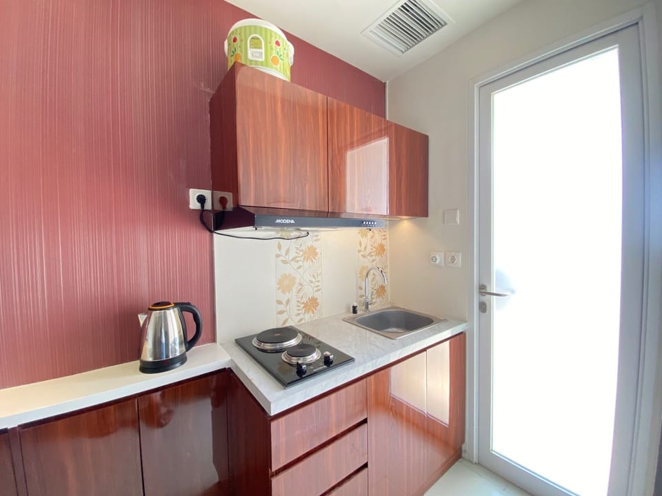 Room | Private kitchen | Fridge, stovetop, cookware/dishes/utensils
