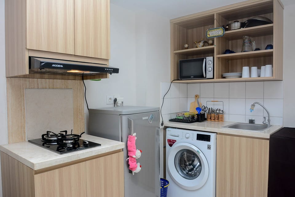 Room | Private kitchen | Fridge, stovetop, cookware/dishes/utensils