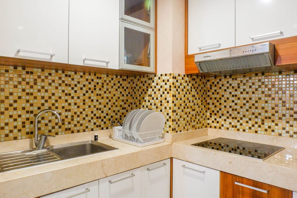 Room | Private kitchen | Fridge, stovetop, rice cooker, cookware/dishes/utensils