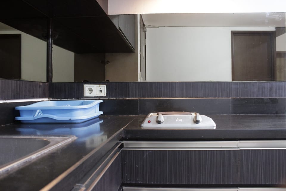 Room | Private kitchen | Fridge, stovetop, cookware/dishes/utensils