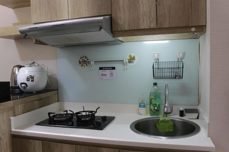Room | Private kitchen | Fridge, stovetop, cookware/dishes/utensils