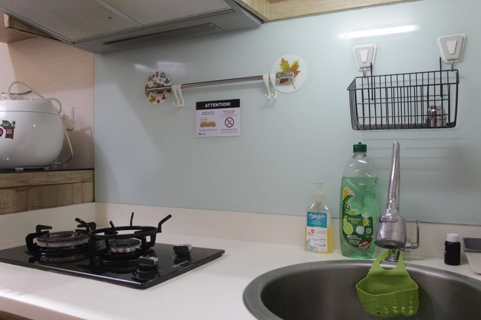 Room | Private kitchen | Fridge, stovetop, cookware/dishes/utensils