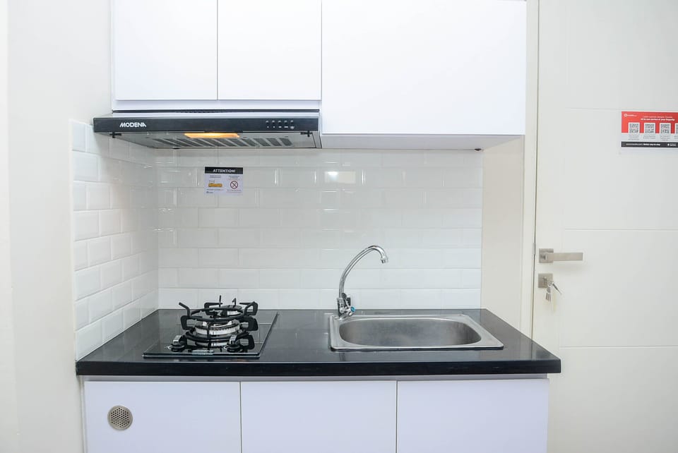 Room | Private kitchen | Fridge, stovetop, cookware/dishes/utensils