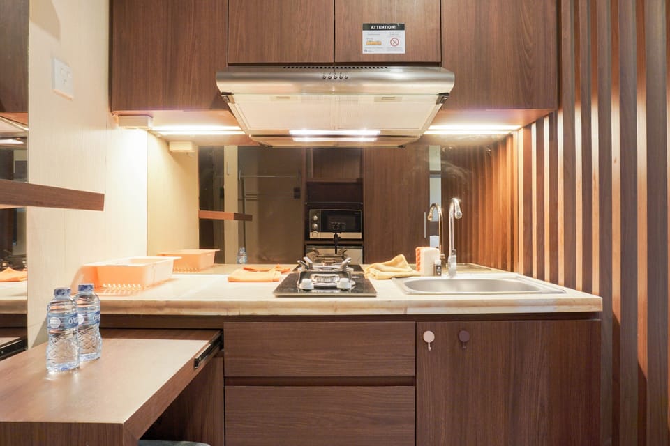 Room | Private kitchen | Fridge, stovetop, cookware/dishes/utensils