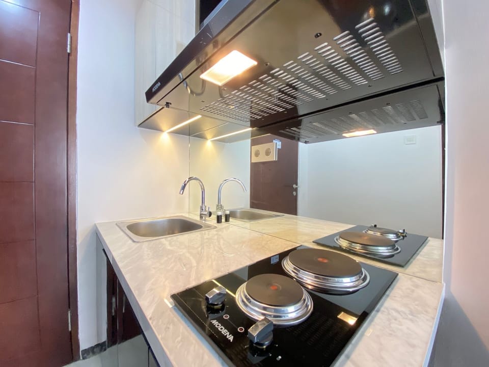 Room | Private kitchen | Fridge, stovetop, dishwasher, cookware/dishes/utensils