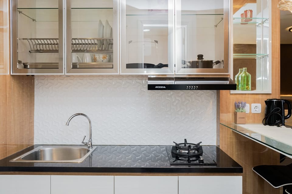 Room | Private kitchen | Fridge, stovetop, cookware/dishes/utensils