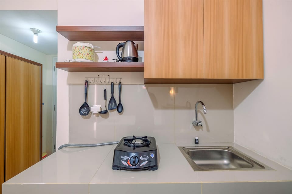 Room | Private kitchen | Fridge, stovetop, cookware/dishes/utensils