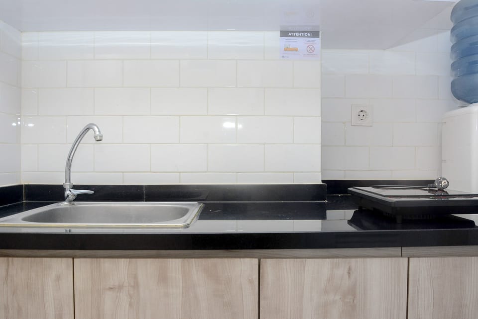 Room | Private kitchen | Fridge, stovetop, cookware/dishes/utensils