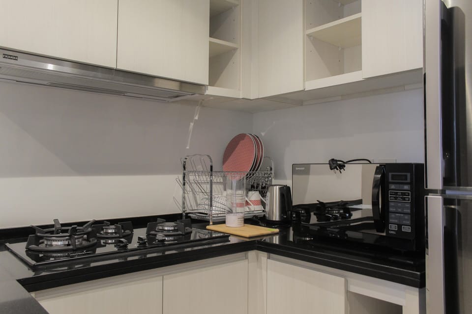 Room | Private kitchen | Fridge, stovetop, cookware/dishes/utensils
