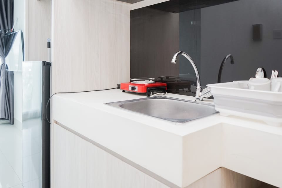 Room | Private kitchen | Fridge, stovetop, cookware/dishes/utensils