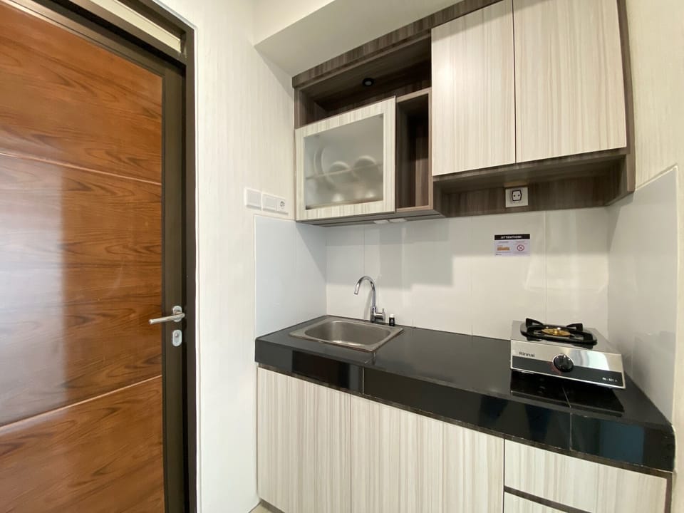 Room | Private kitchen | Fridge, stovetop, cookware/dishes/utensils