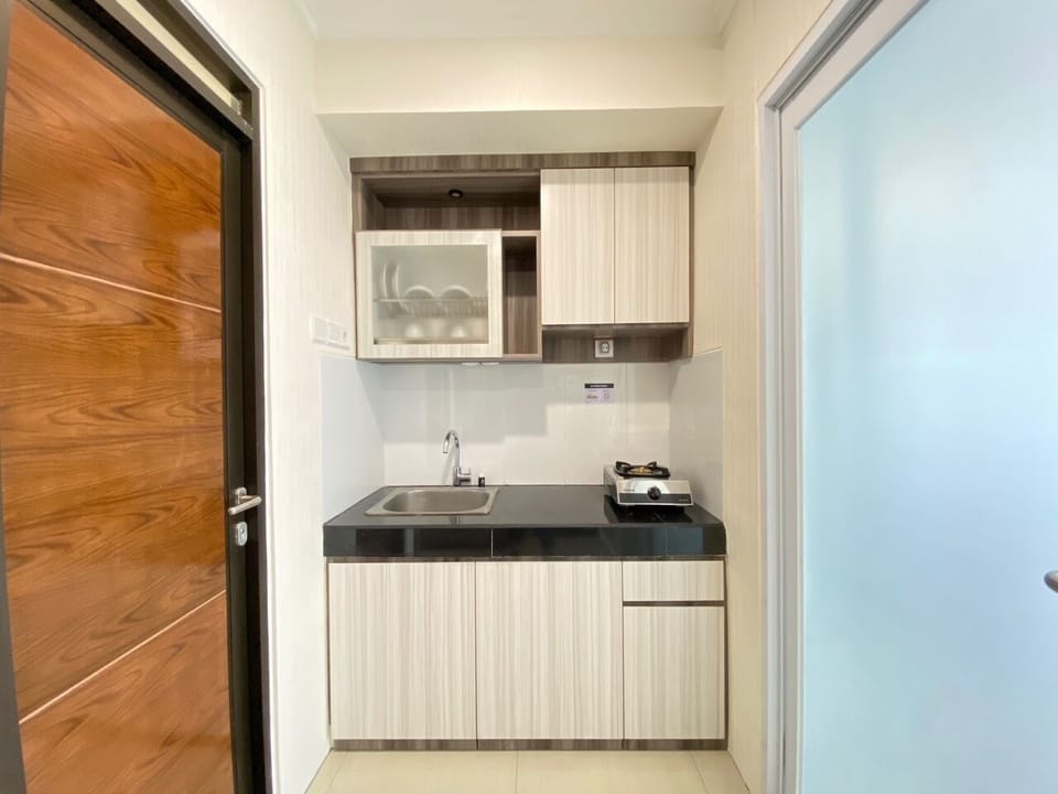Room | Private kitchen | Fridge, stovetop, cookware/dishes/utensils