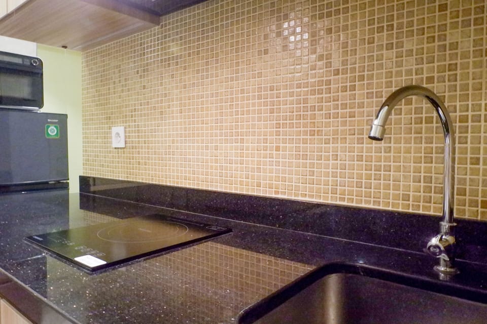Room | Private kitchen | Fridge, stovetop, cookware/dishes/utensils