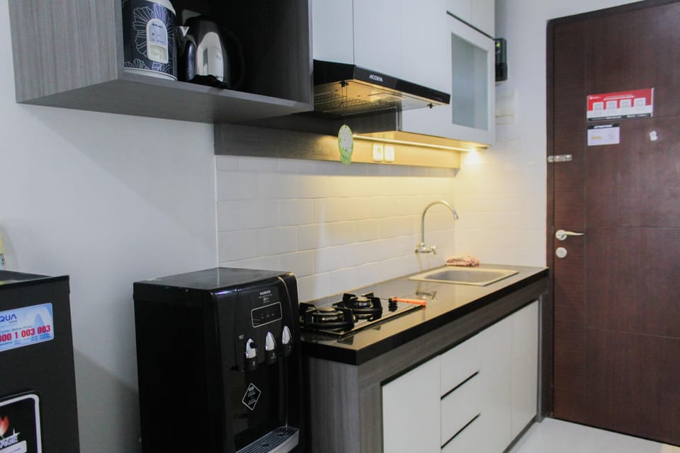 Room | Private kitchen | Fridge, stovetop, cookware/dishes/utensils