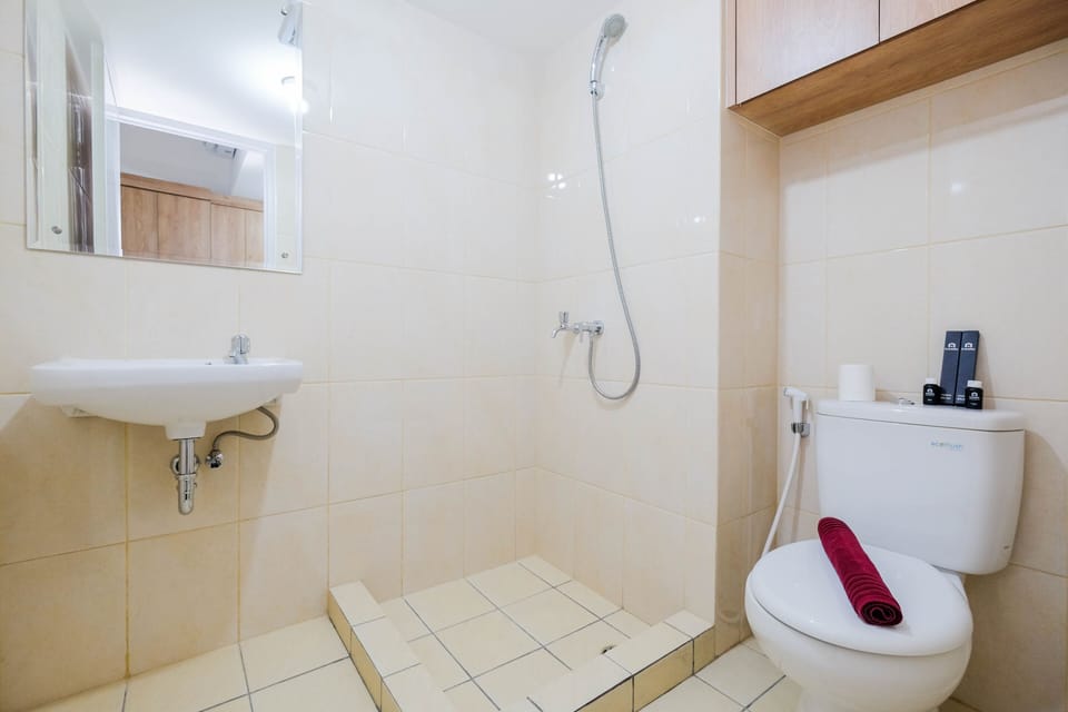 Room | Bathroom | Shower, free toiletries, towels