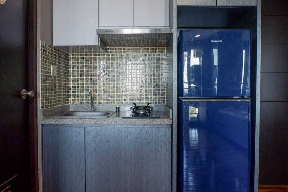 Room | Private kitchen | Fridge, stovetop, cookware/dishes/utensils