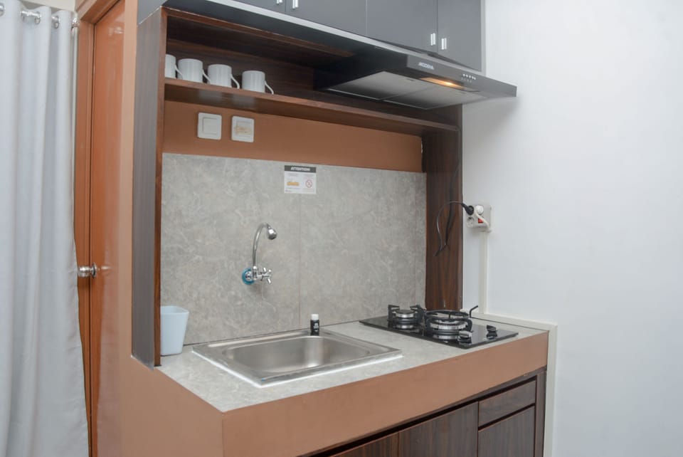 Room | Private kitchen | Fridge, stovetop, cookware/dishes/utensils