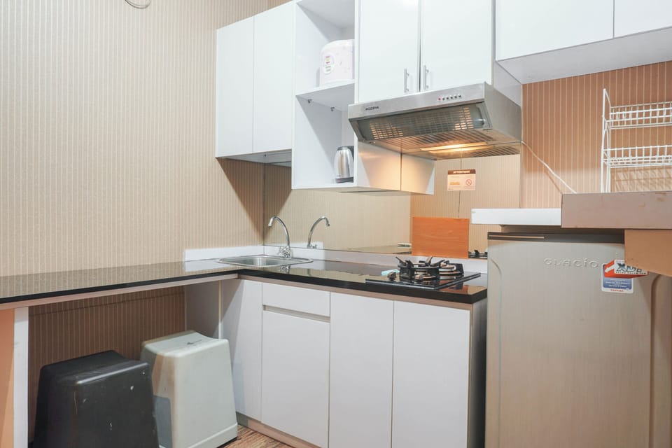 Room | Private kitchen | Fridge, stovetop, cookware/dishes/utensils