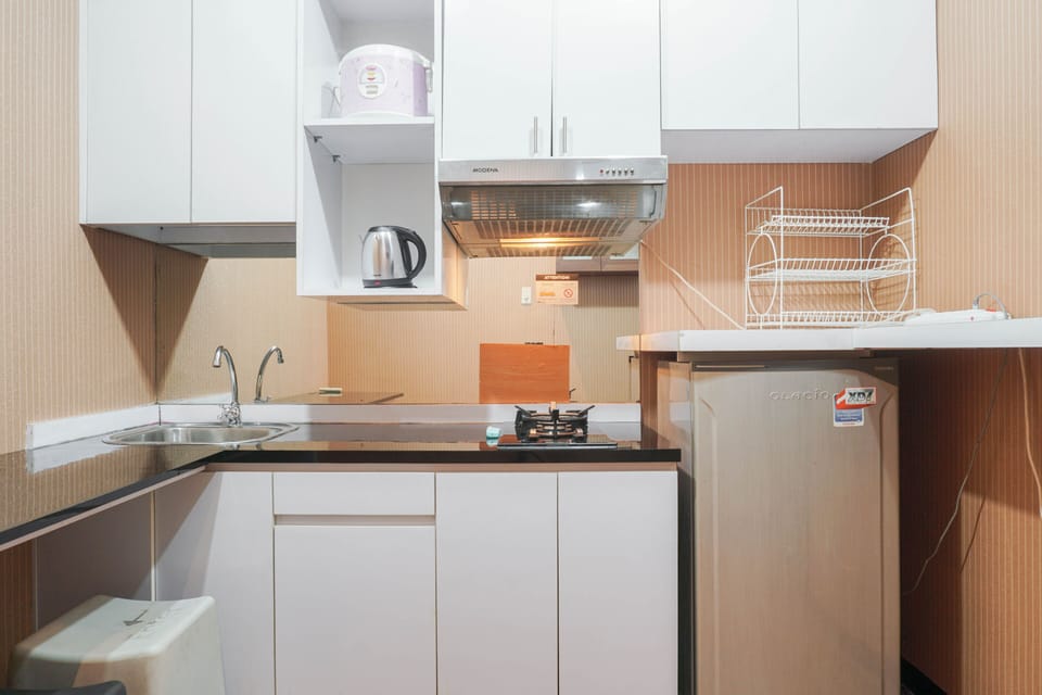 Room | Private kitchen | Fridge, stovetop, cookware/dishes/utensils