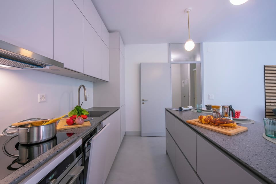 Family Apartment, 1 Bedroom, Balcony, Lakeside (Coloratura) | Private kitchen | Fridge, microwave, oven, stovetop