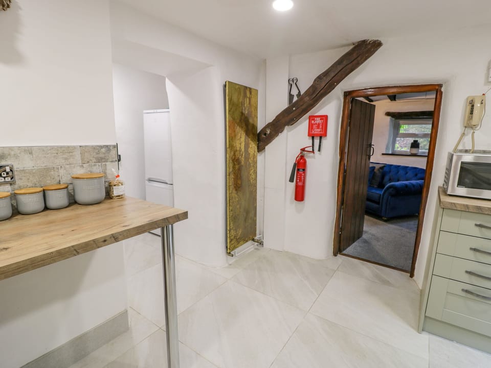 Cottage | Private kitchen | Fridge, microwave, dishwasher, electric kettle
