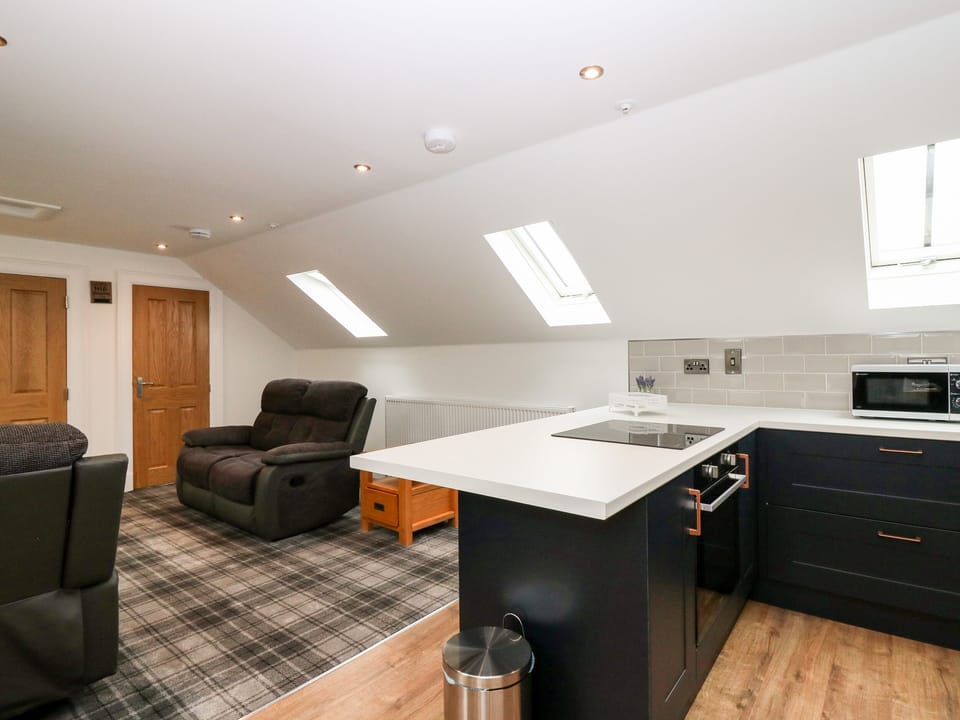 Cottage | Private kitchen | Fridge, cookware/dishes/utensils