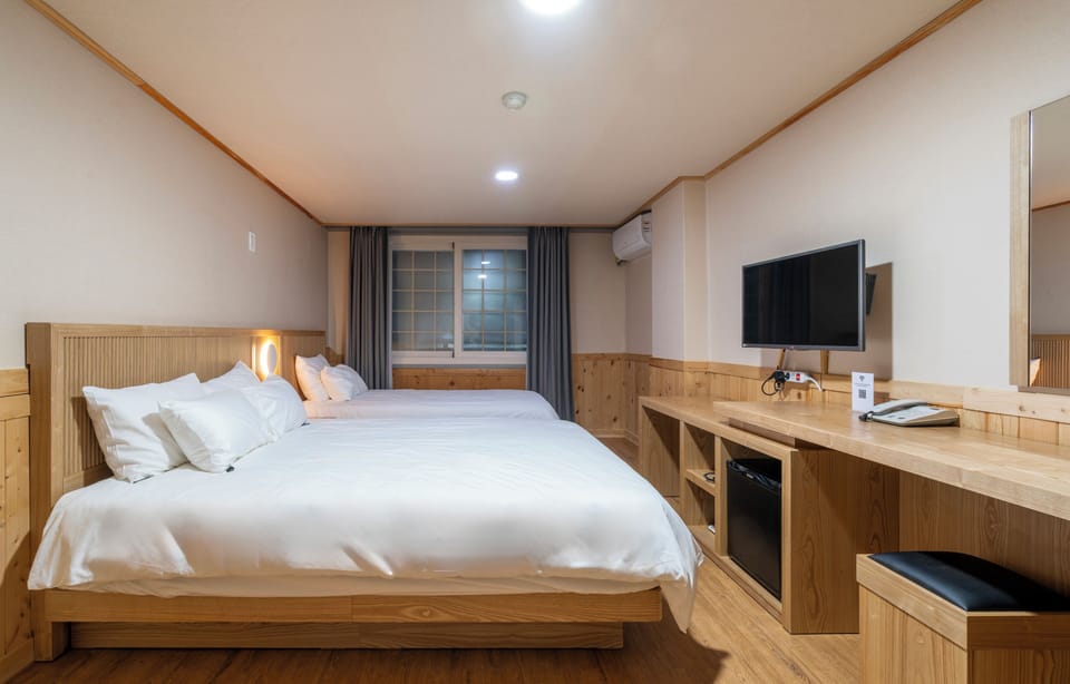 Triple Room | Free WiFi, bed sheets