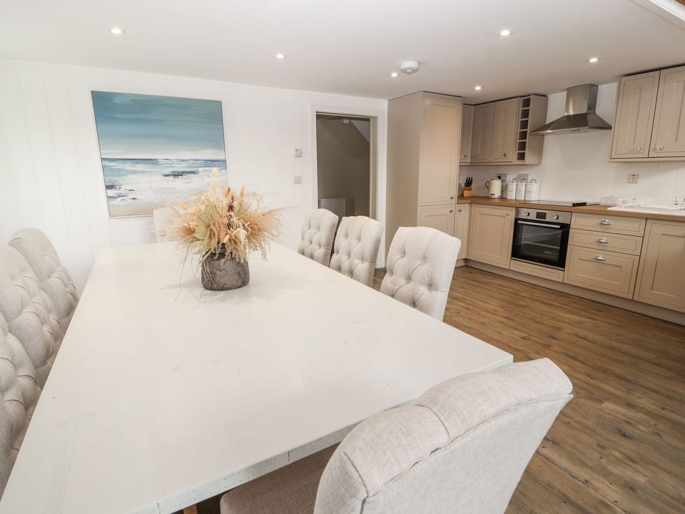 Cottage | Private kitchen | Fridge, microwave, dishwasher, electric kettle