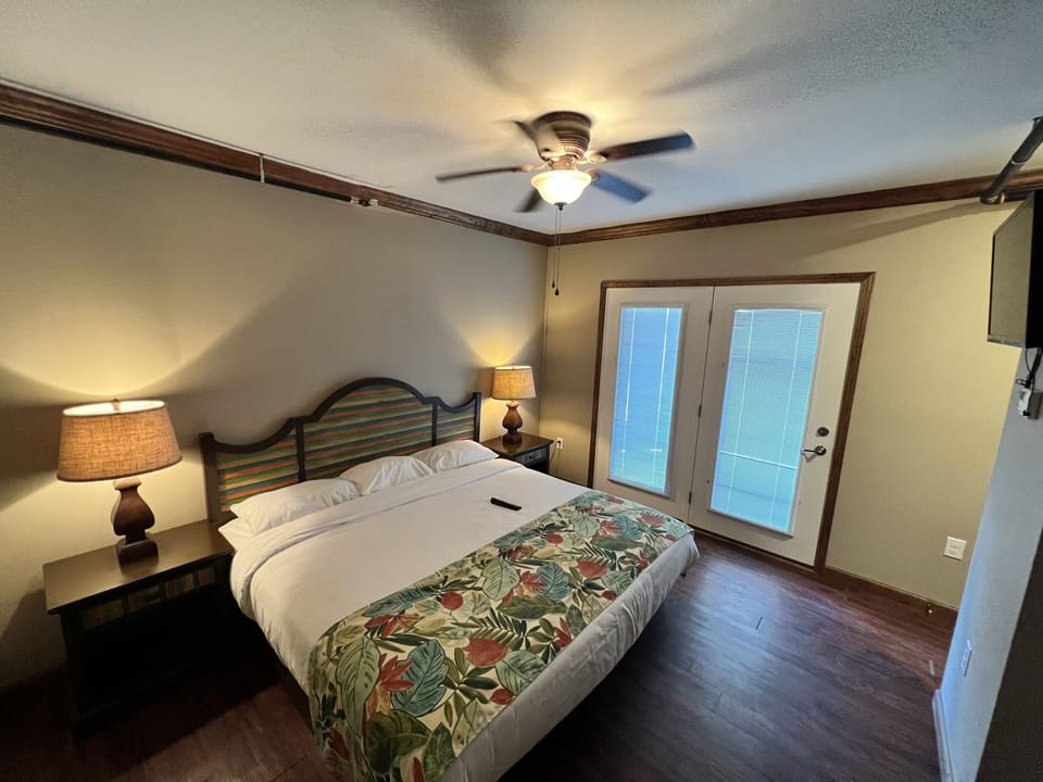 Individually decorated, WiFi, bed sheets