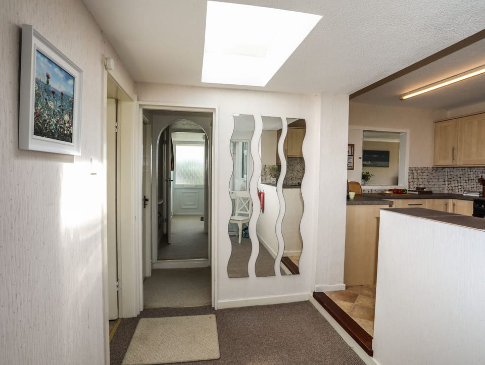 Cottage | Private kitchen | Fridge, microwave, dishwasher, cookware/dishes/utensils