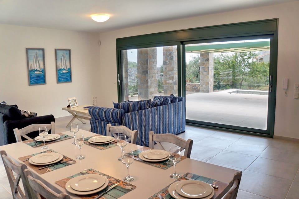 Family Villa | Living area | 40-inch Smart TV with satellite channels, TV