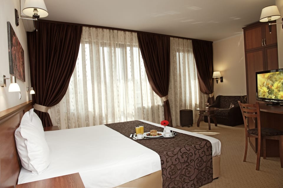 Deluxe Double Room, Balcony | Memory foam beds, minibar, desk, laptop workspace