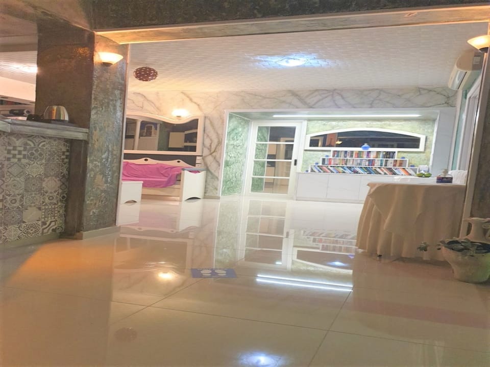 Apartment, 1 Bedroom, Balcony, Garden View | Library