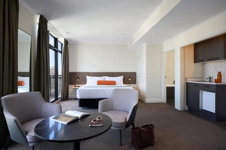 Premier Guest Room with City View | Hypo-allergenic bedding, in-room safe, desk, blackout drapes