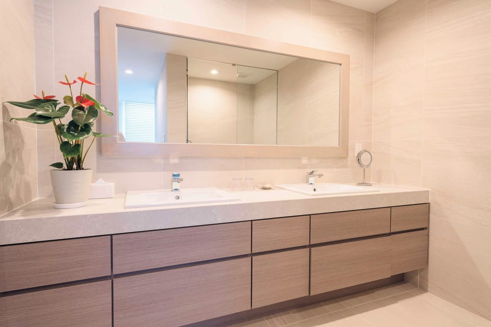 Royal Suite Villa Premium - 2 beds | Bathroom | Separate tub and shower, free toiletries, hair dryer, bathrobes